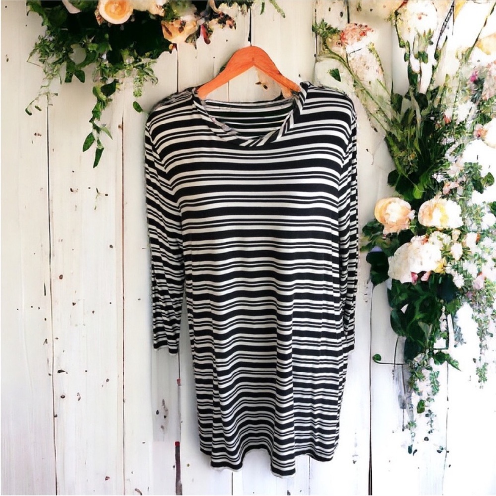 Liz Claiborne Black & White Striped 3/4 Sleeved Tunic